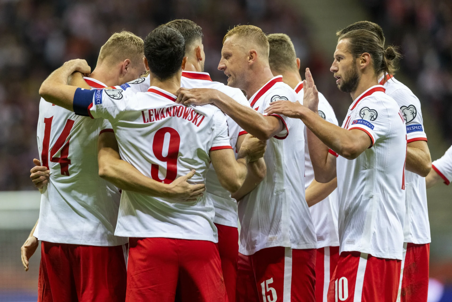 Robert Lewandowski i spółka szykują Szlachetną Paczkę, w tym roku razem z naszymi piłkarkami