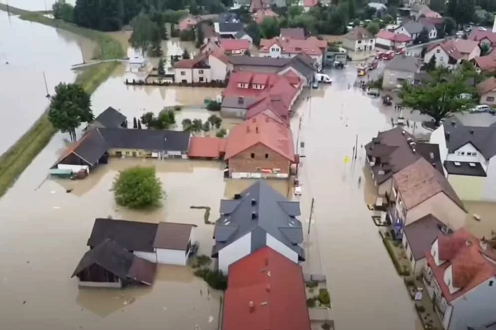 Flash flood, czyli powódź błyskawiczna miała miejsce w Małopolsce. Poziom rzeki Stradomki podniósł się o 5 metrów.
