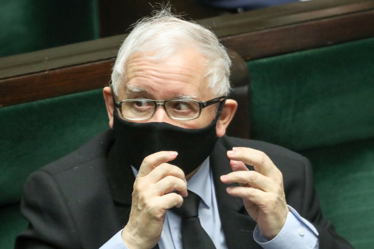 Poseł KO Adam Szłapka zarzuca Kaczyńskiemu złamanie art. 18 Kodeksu karnego, który mówi o tzw. sprawstwie kierowniczym.