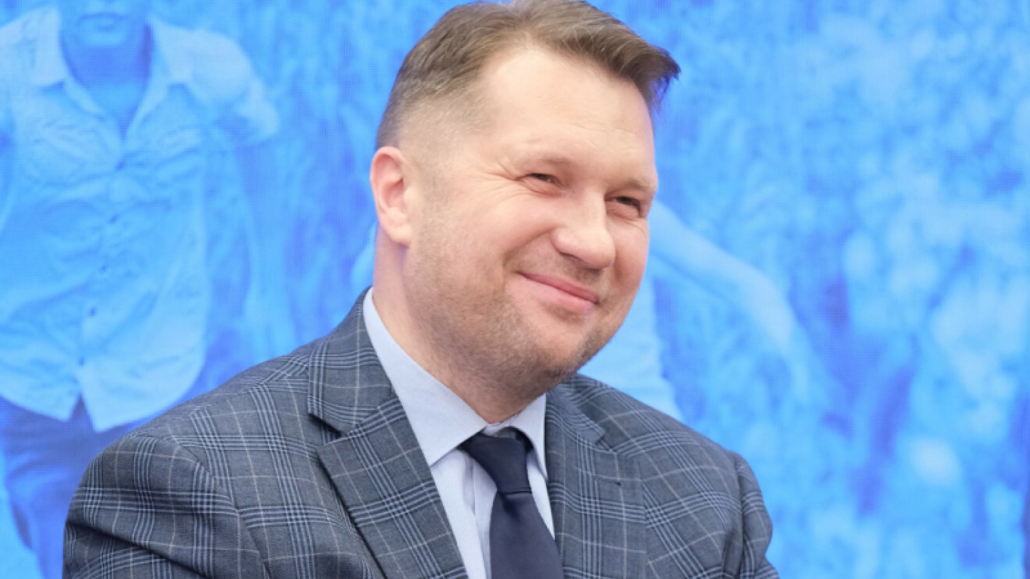 Ministerialni eksperci nadal nie podjęli decyzji o tym, czy alternatywa książki do HiT przygotowana przez WSiP zasługuje na miano podręcznika