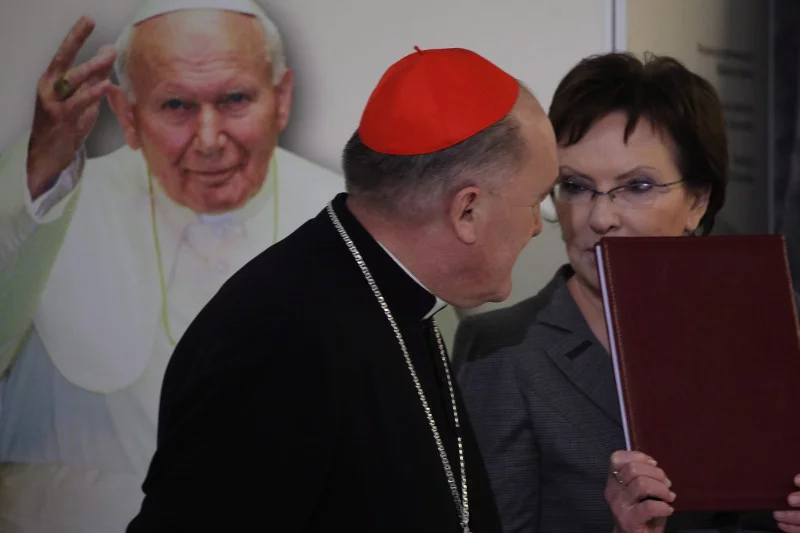 Premier Ewa Kopacz obiecała uregulowanie związków partnerskich, ale już wiadomo, że obietnicy nie dotrzyma. Nie tylko w tej jednej sprawie