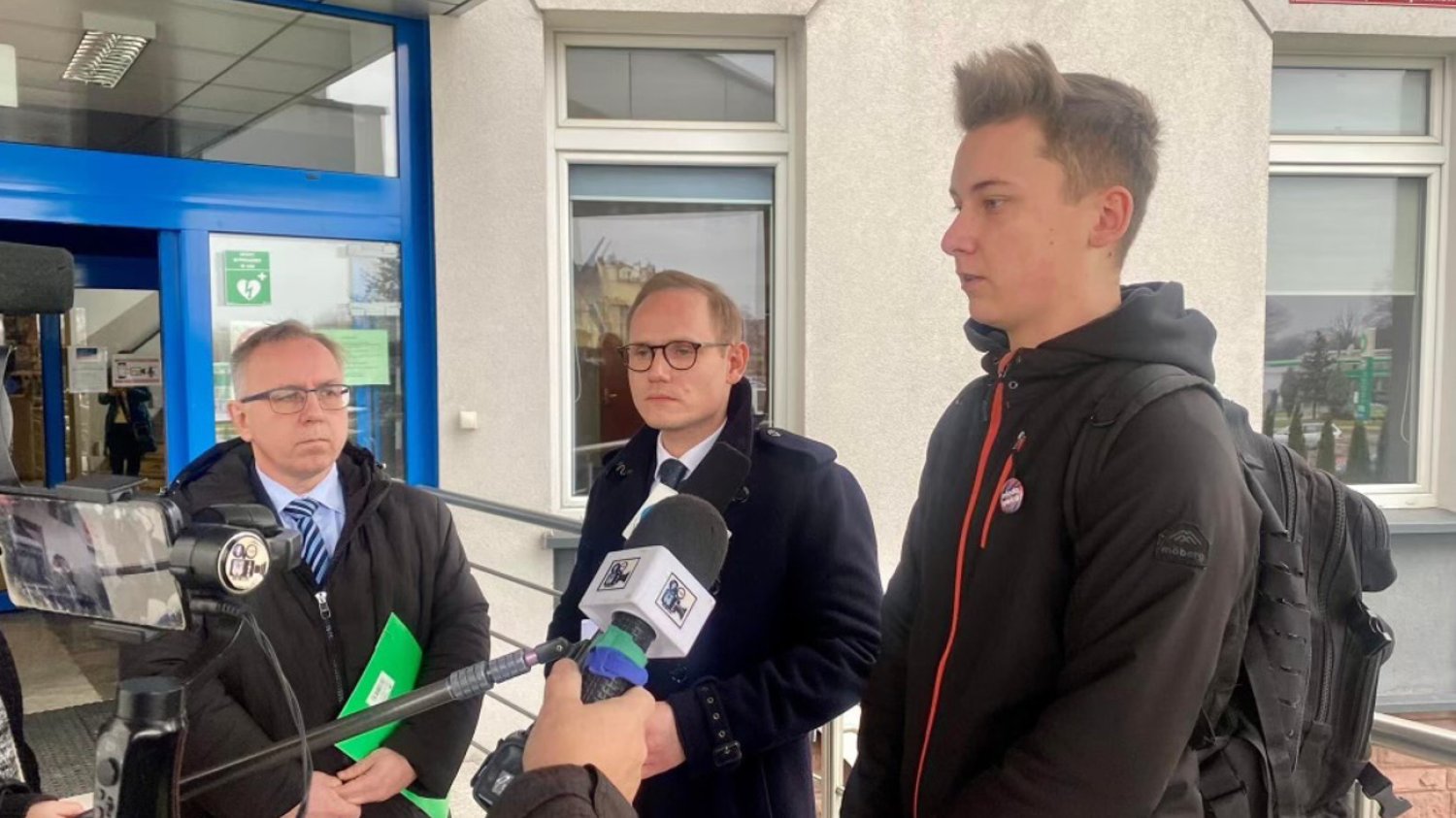 18-letni Jakub Matyjaszczyk zgłosił się na przesłuchanie w towarzystwie posła Macieja Kopca i adwokata Adama Kasperkiewicza.
