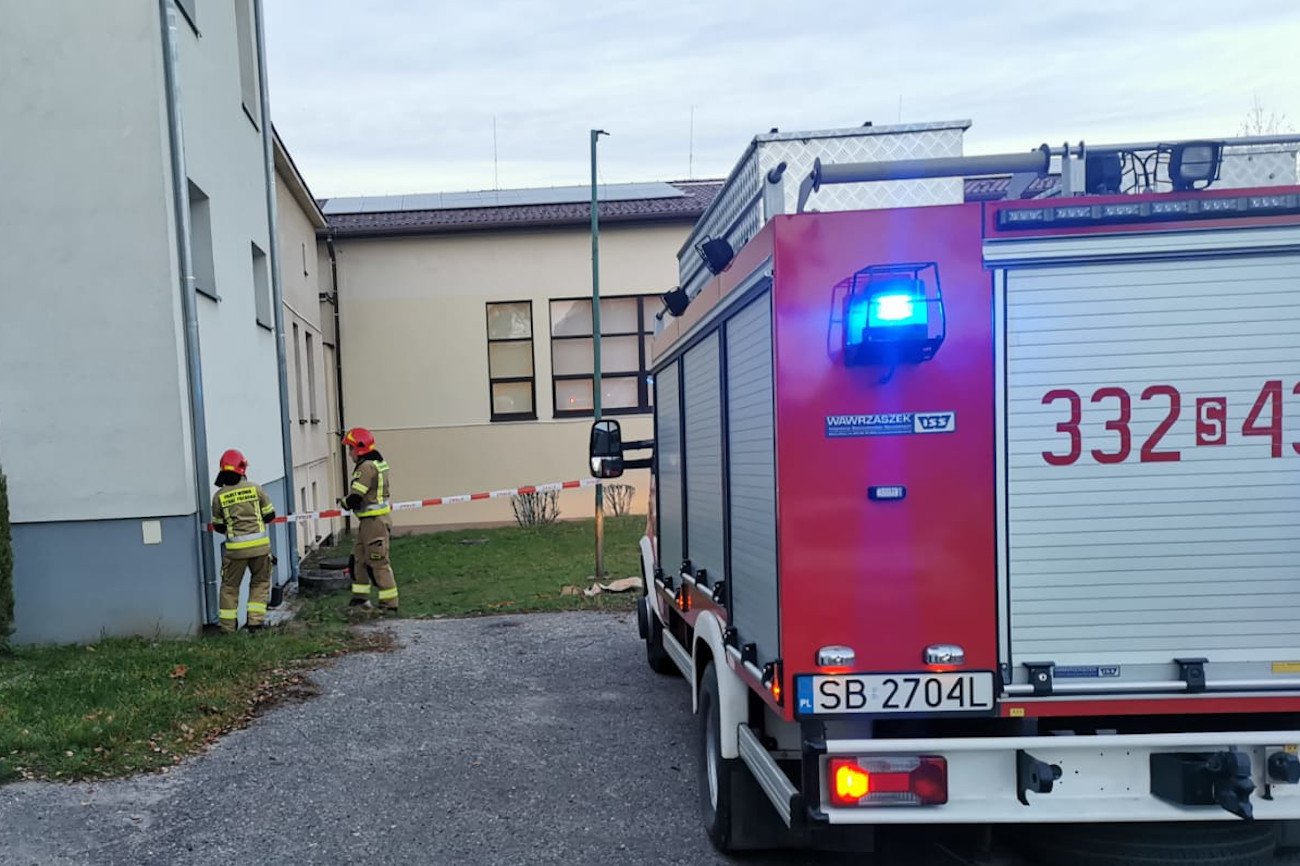 Służby ratunkowe w pobliżu studzienki miejscowości Wieszczęta.