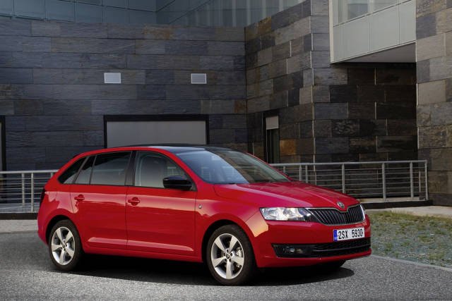 Škoda Rapid Spaceback to połączenie nowoczesnego wyglądu z maksymalną funkcjonalnością.