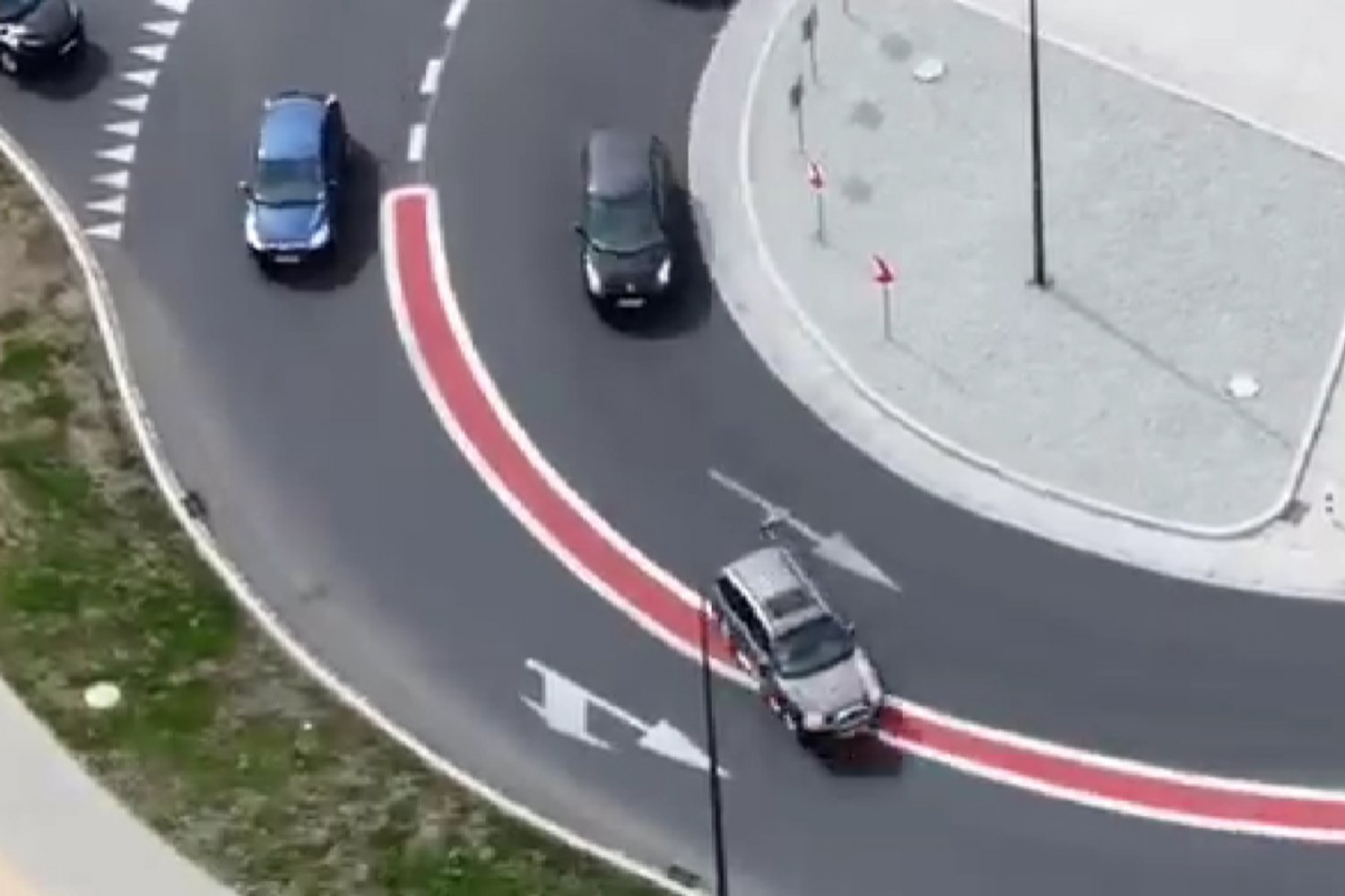 Rondo w Głogowie stało się hitem sieci. Kierowcy się skarżą.