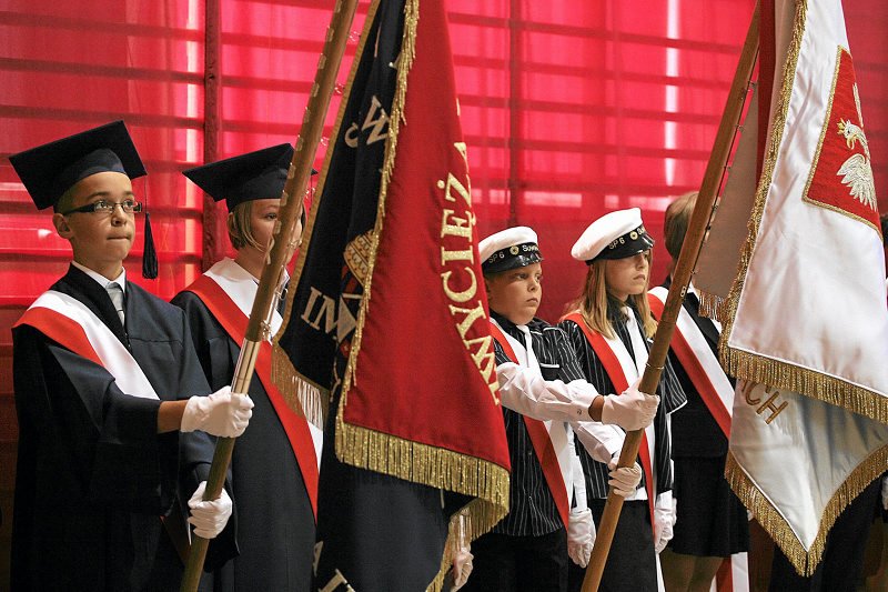 Uroczyście odśpiewany Mazurek Dąbrowskiego – to pomysł pomorskich polityków PiS na rozpoczęcie każdego tygodnia w szkole.