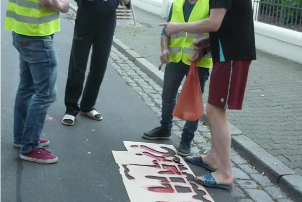"Oni jednak policji nie wezwali i też się nie przedstawili" – tak Łukasz Szopa opowiada o interwencji przedstawicieli ambasady w Berlinie.