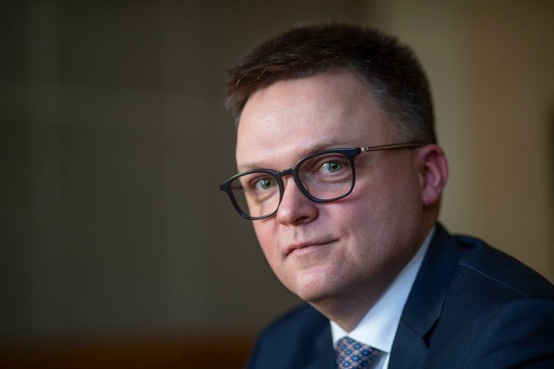 Hołownia w rozmowie z "Wyborczą" tłumaczył się z ostatnich transferów Ruchu 2050. Hołownia mówi o możliwej współpracy z Gowinem.