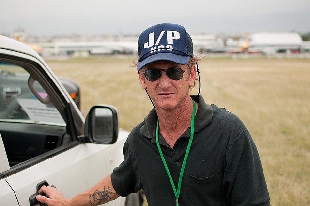 Sean Penn pomagał ofiarom trzęsienia na Haiti