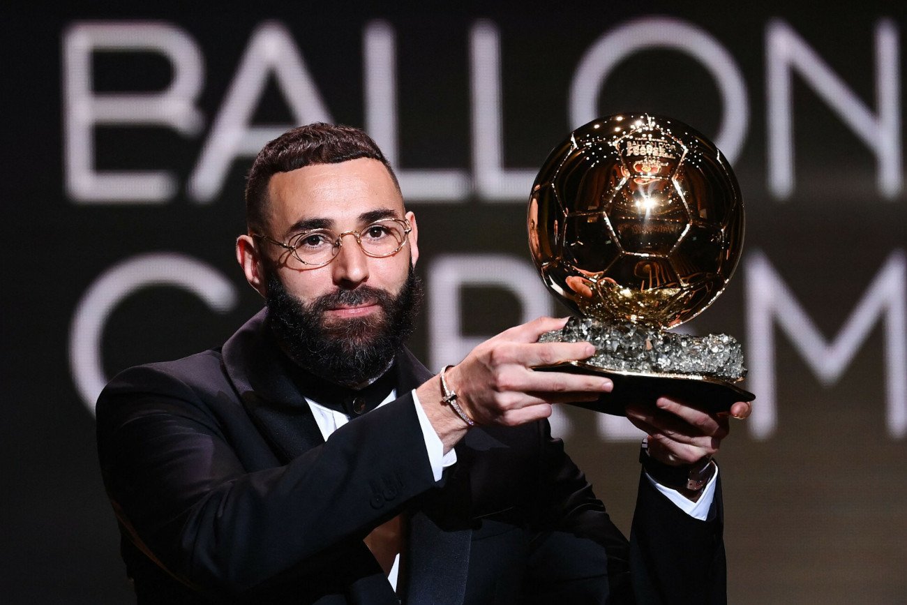 Karim Benzema w wieku 34 lat sięgnął po swoją pierwszą Złotą Piłkę. Francuz ma za sobą świetny rok.