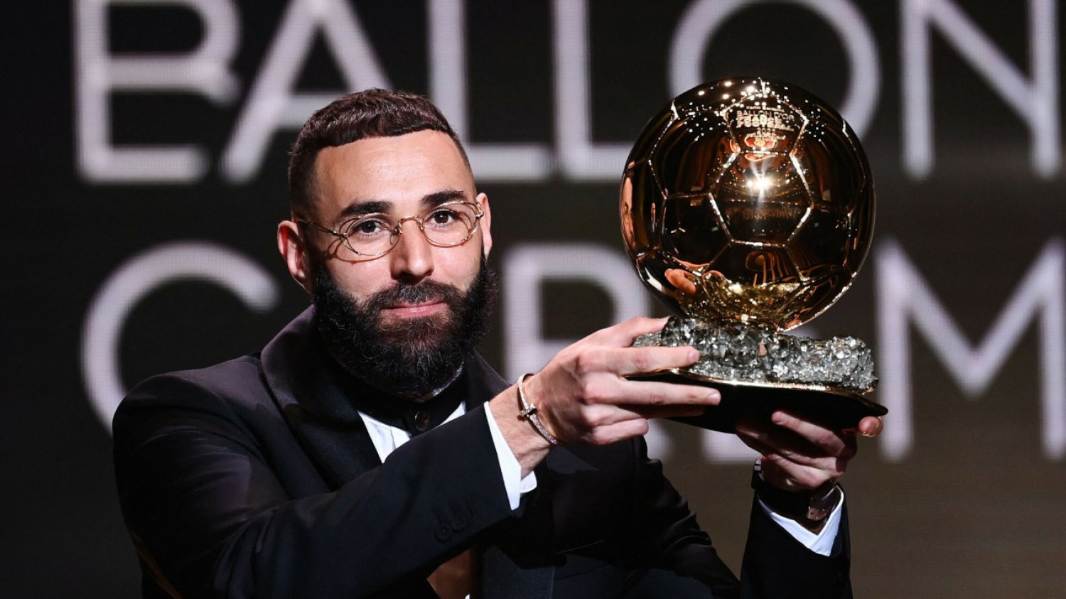 Karim Benzema w wieku 34 lat sięgnął po swoją pierwszą Złotą Piłkę. Francuz ma za sobą świetny rok.