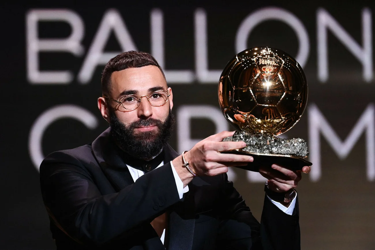 Karim Benzema w wieku 34 lat sięgnął po swoją pierwszą Złotą Piłkę. Francuz ma za sobą świetny rok.