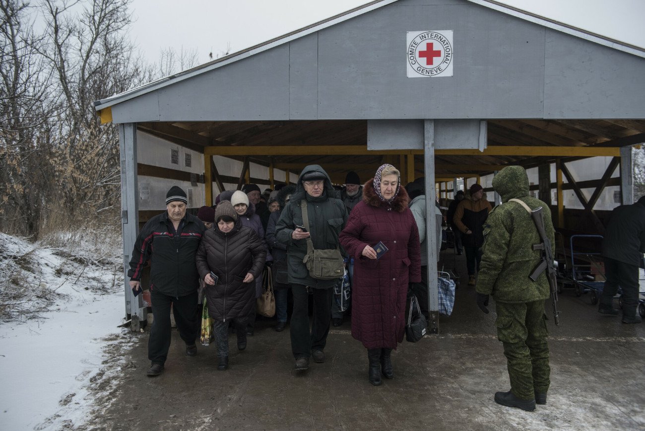 Tymczasowe przejście graniczne w rejonie Ługańska.