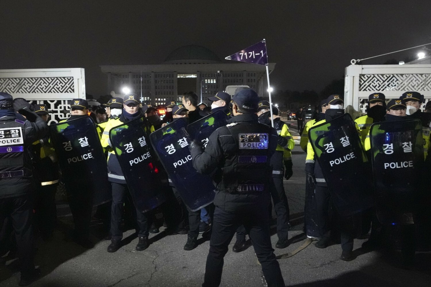 "To jest naprawdę absolutny szok". Polka w Seulu mówi nam, jak wygląda sytuacja na miejscu. W Korei Południowej jest stan wojenny. Relacja Polki w Seulu.