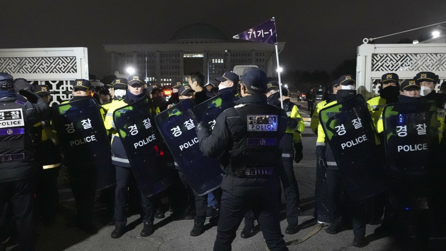 "To jest naprawdę absolutny szok". Polka w Seulu mówi nam, jak wygląda sytuacja na miejscu. W Korei Południowej jest stan wojenny. Relacja Polki w Seulu.