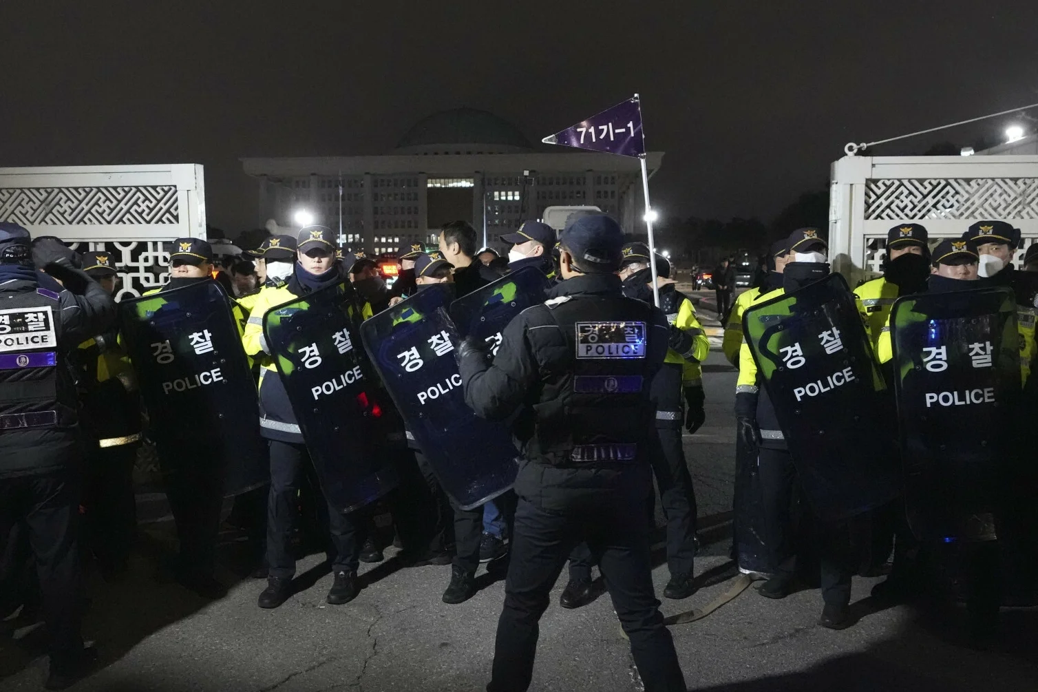 "To jest naprawdę absolutny szok". Polka w Seulu mówi nam, jak wygląda sytuacja na miejscu. W Korei Południowej jest stan wojenny. Relacja Polki w Seulu.