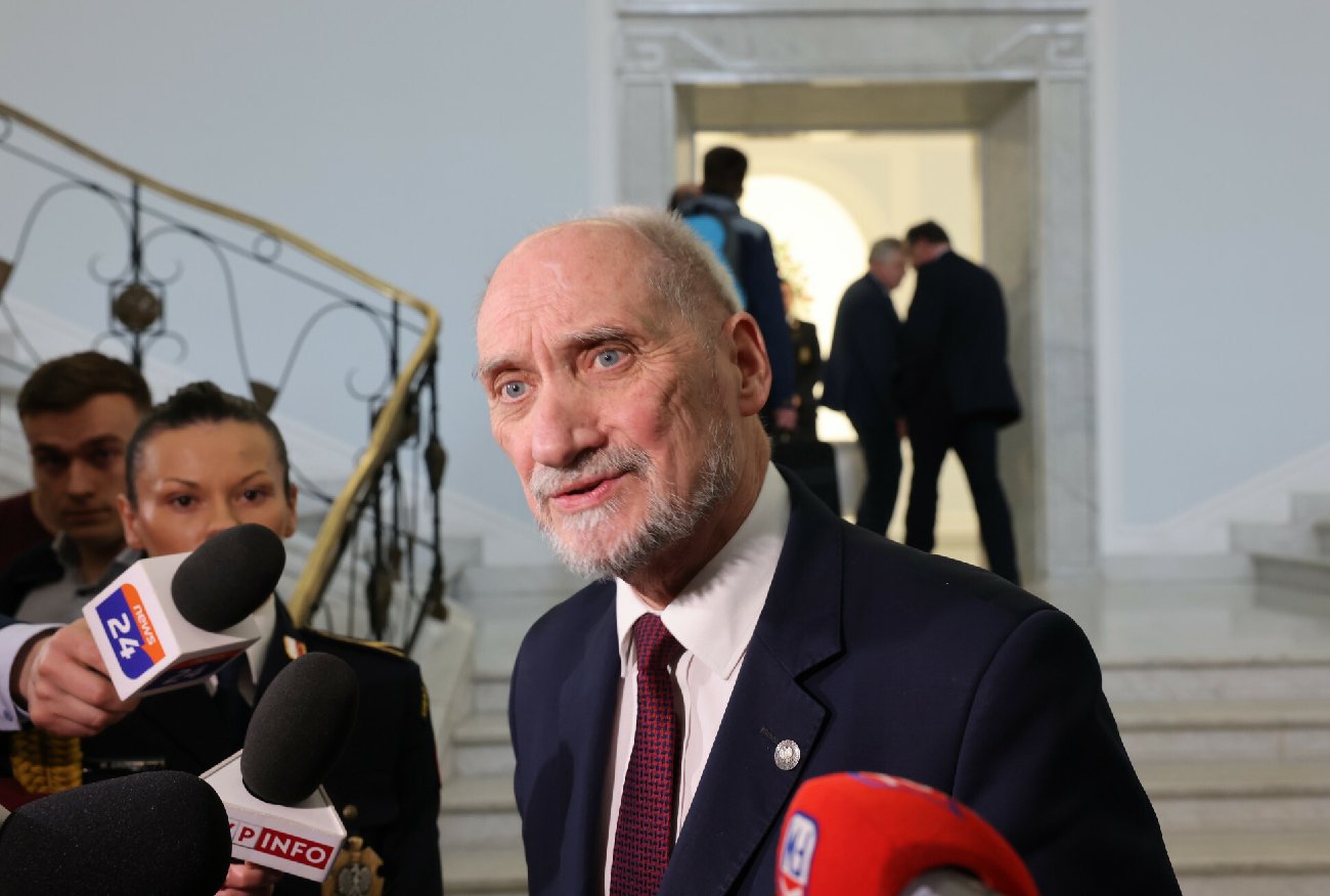 Antoni Macierewicz oskarża rząd Donalda Tuska: wspierali niszczenie dowodów
