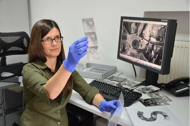 Każde zdjęcie musi zostać dokładnie opisane  jeszcze przed udostępnieniem.