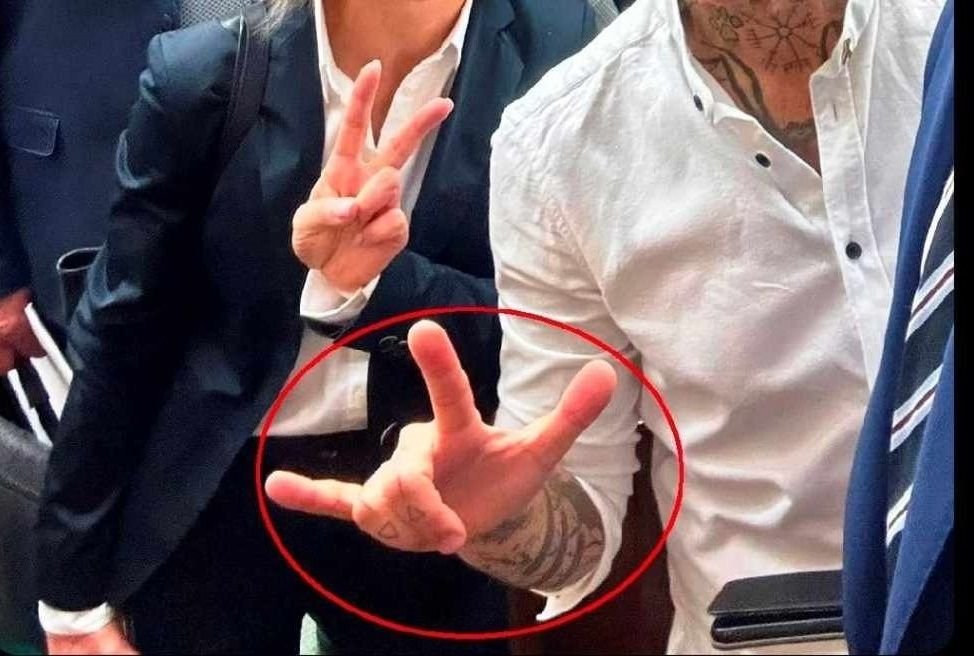 Czy poseł Józefaciuk pokazał w Sejmie rogi szatana?