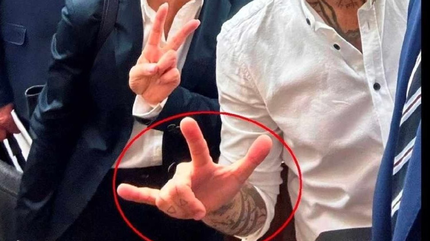 Czy poseł Józefaciuk pokazał w Sejmie rogi szatana?