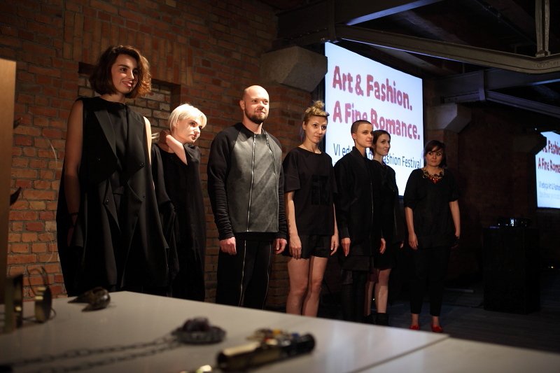Uczestnicy warsztatów Fashion Design prezentowali swoje projekty na sobie