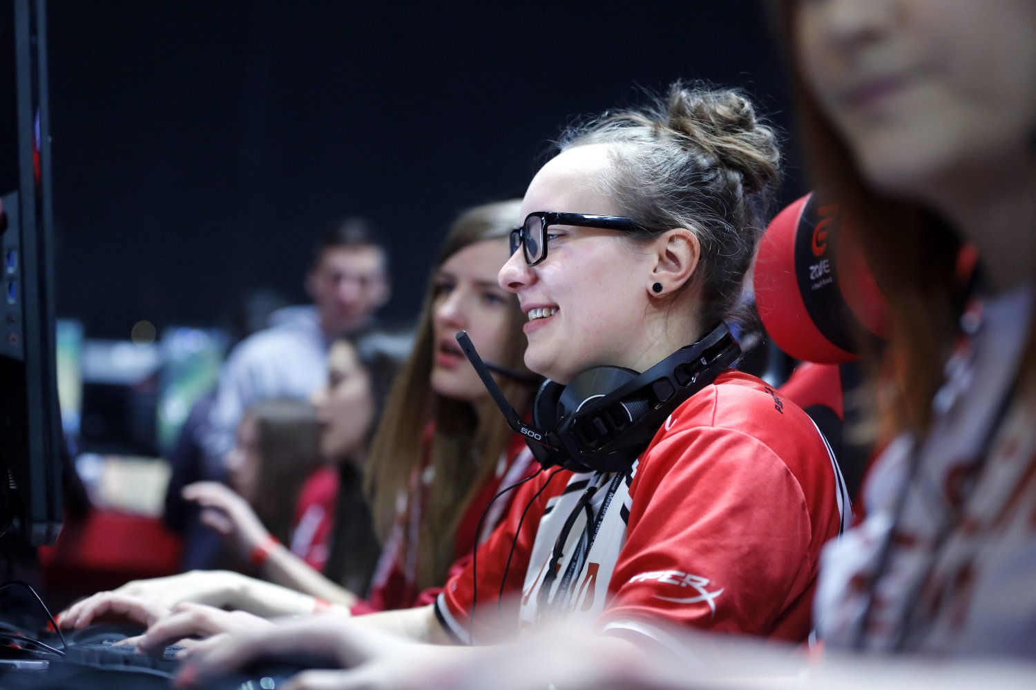 Tajemnicą poliszynela jest fakt, że dziewczyny też grają w gry. Z esportem im jednak w Polsce nie po drodze