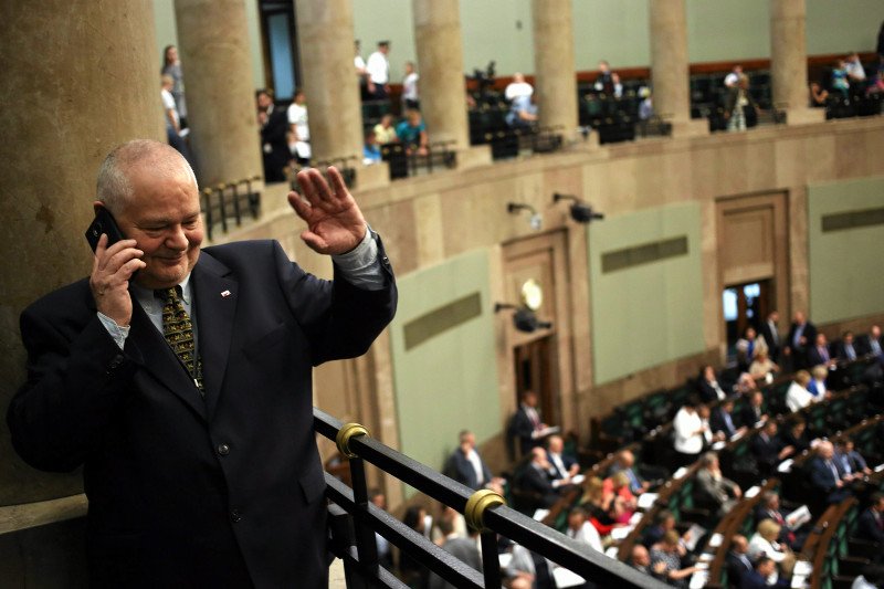 Adam Glapiński, zostaje prezesem NBP i komuś dziękuje.