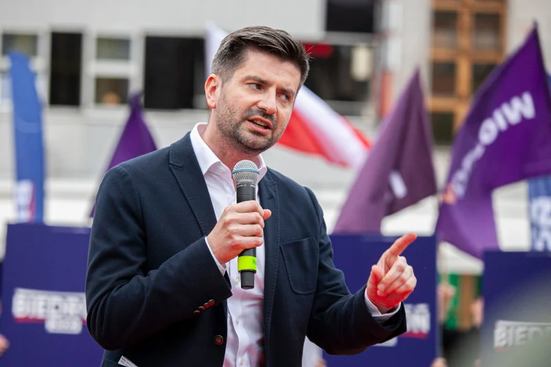 Krzysztof Śmiszek zakpił z internetowej rejestracji seniorów na szczepienia przeciw covid-19