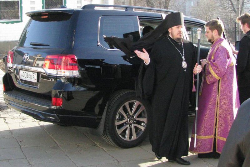 Biskup z Orła twierdzi, że Jezus też by przyjął taki prezent...