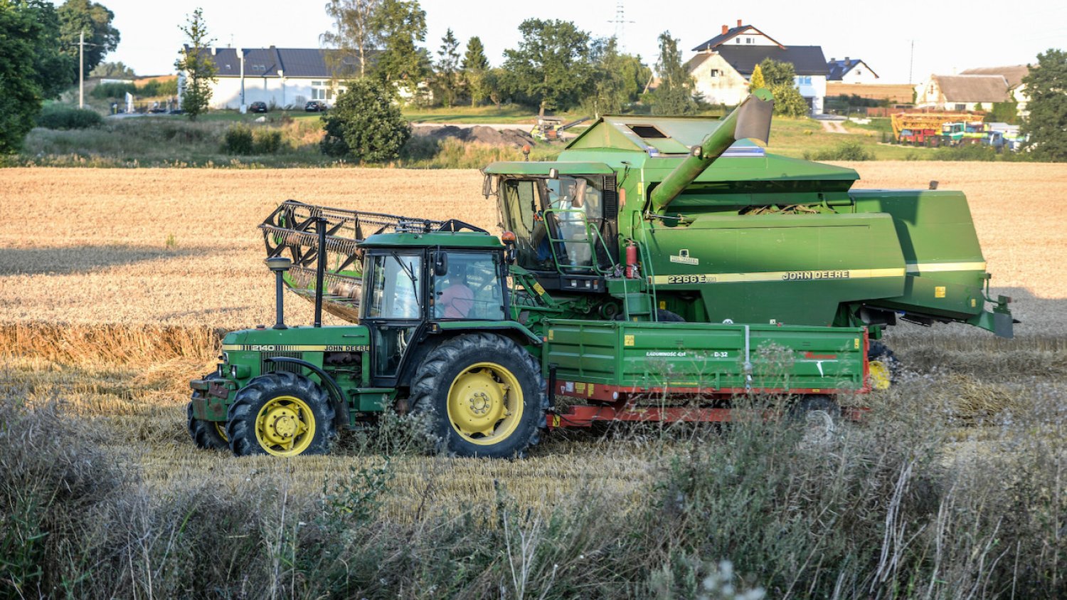 Mieszkańcy wsi w czasie żniw potrafią narzekać na rolników