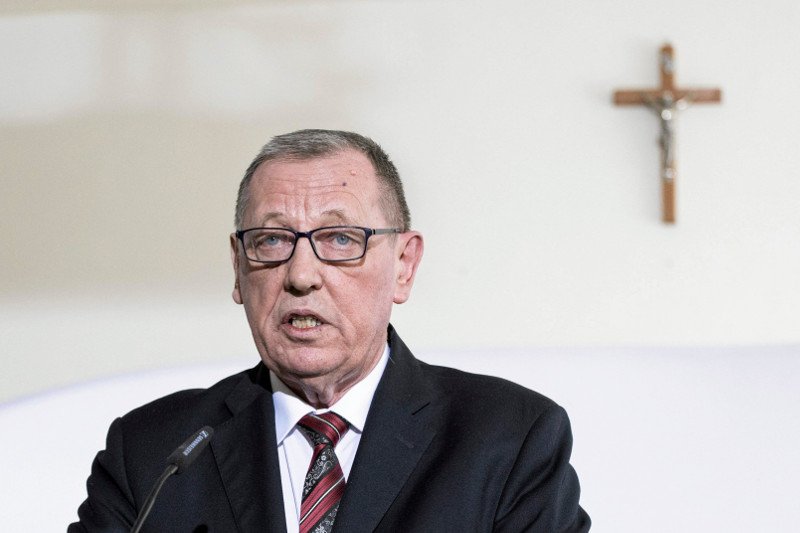 Wycinka drzew idzie w najlepsze, a Szyszko sobie kpi. Mówi o sukcesie: "dostałem setki gratulacji"