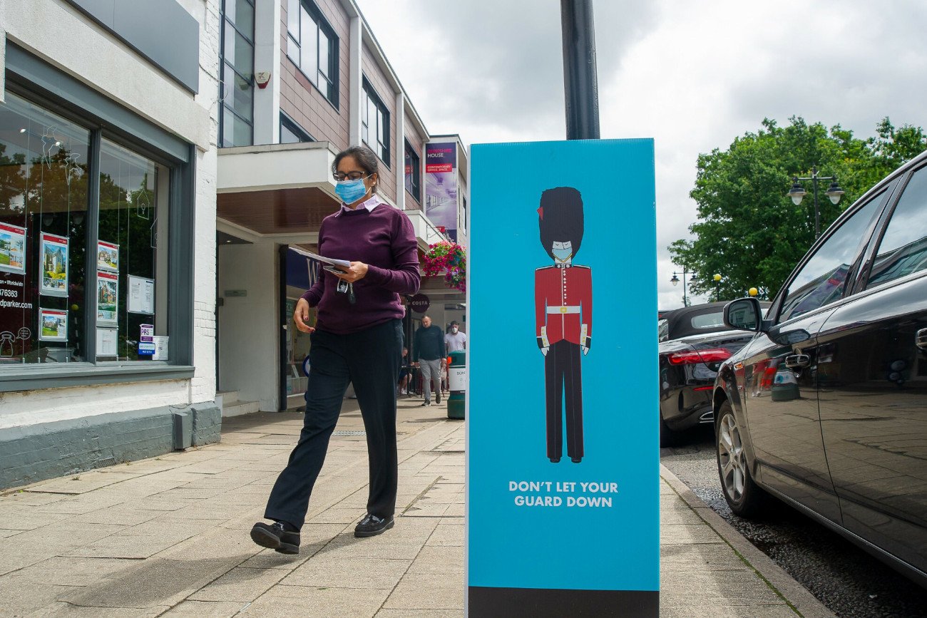 W Wielkiej Brytanii rząd "idzie na żywioł" z zakażeniami?