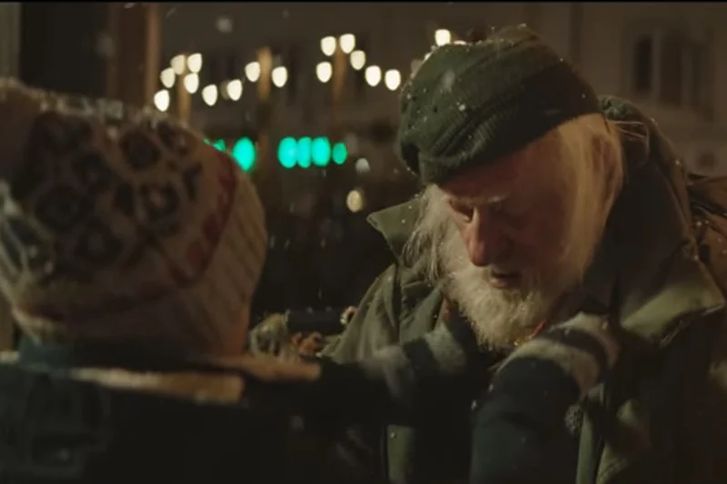 Nowy spot reklamowy Allegro wzrusza do łez. To więcej niż reklama. Porusza problem bezdomności.