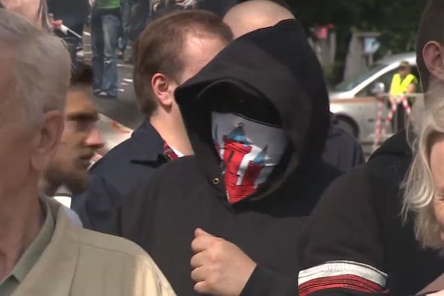 Zdaniem anonimowych świadków policjanci prowokowali przypadkowych przechodniów.