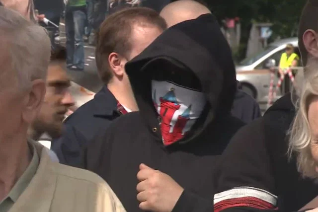 Zdaniem anonimowych świadków policjanci prowokowali przypadkowych przechodniów.