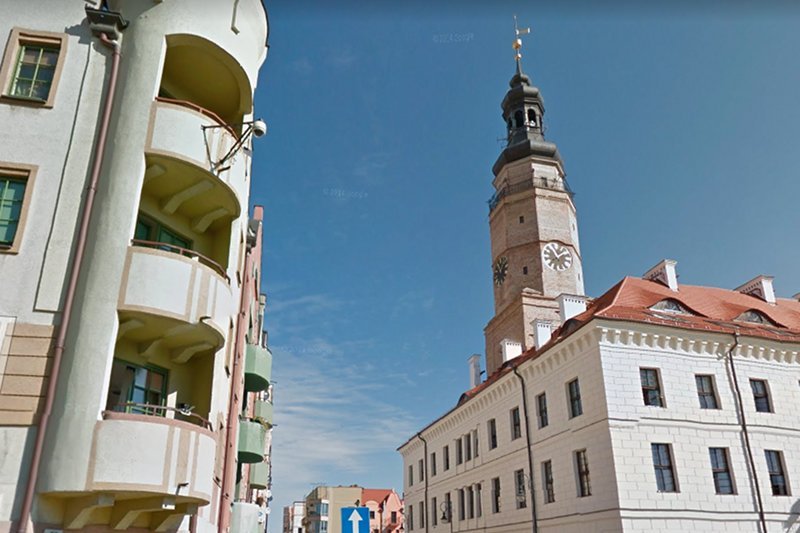 Do tego miasta prowadzi różowy most. Można dyskutować, albo kręcić nosem, że Głogów nie został wiernie odbudowany. Efekt po 30-latach od rozpoczęcia prac robi wrażenie.