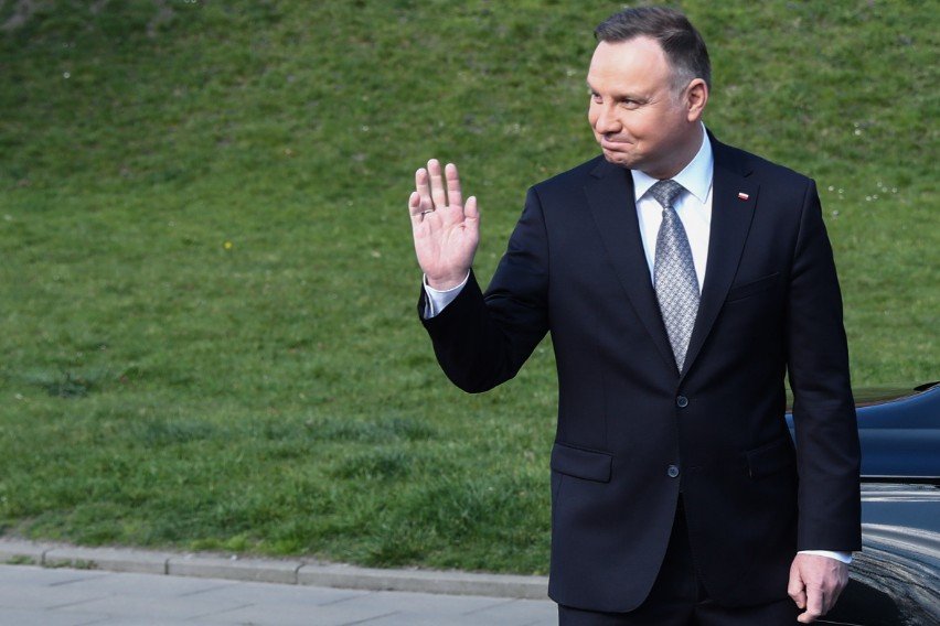 Rekordowo niskie poparcie zanotował w najnowszym sondażu Andrzej Duda, drugi jest rosnący w siłę Rafał Trzaskowski.