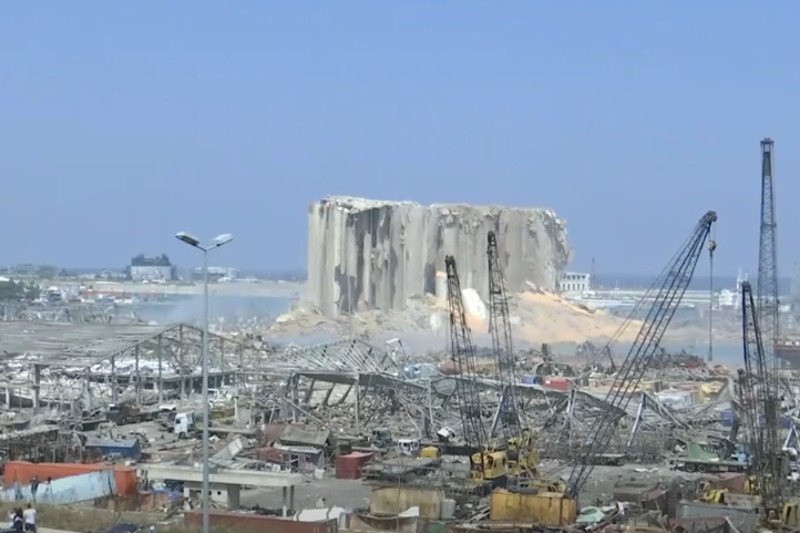 Eksplozja miała nastąpić w hangarze 12. Został po nim olbrzymi krater.