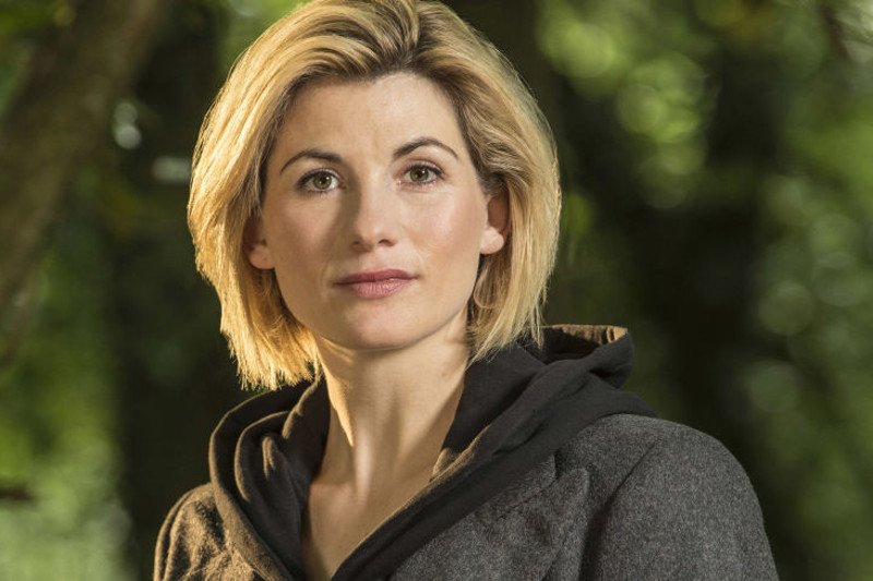 Brytyjski serial o Władcy Czasu jest kultowy dla fanów science fiction. Ale część widzów właśnie obraziła się na "Doctora Who", bo w nowym wcieleniu kosmita jest kobietą (Jodie Whittaker).