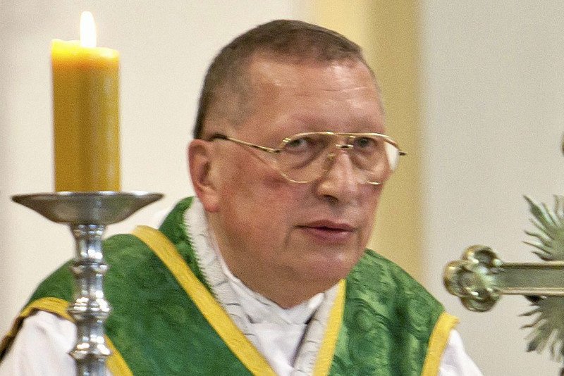 Kapelan nacjonalistów ks. Roman Kneblewski pisze do papieża Franciszka, odwołując się od decyzji o przeniesieniu na emeryturę.