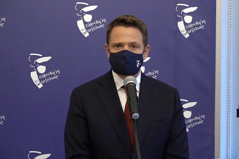 Rafał Trzaskowski alarmuje ws. niechęci rządu PiS do współpracy z samorządami w walce z epidemią koronawirusa SARS-CoV-2 w Polsce.