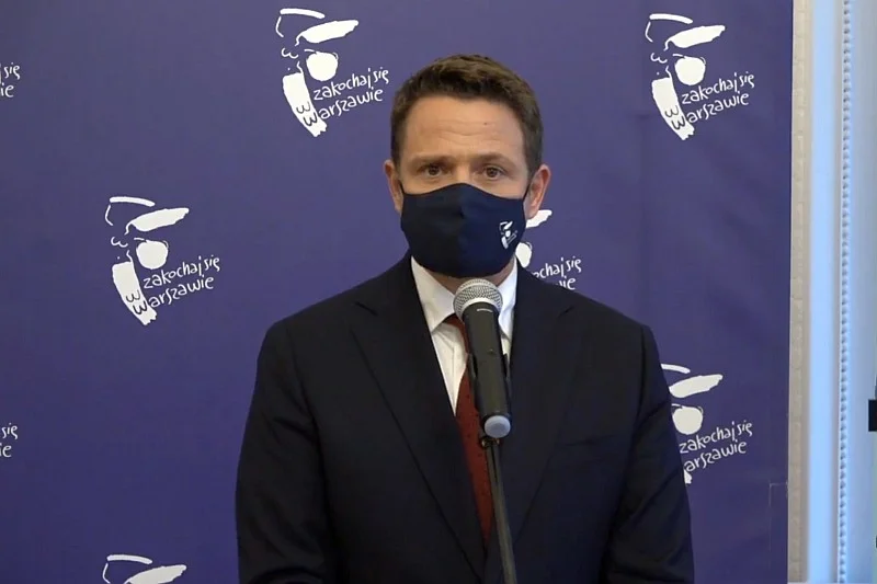 Rafał Trzaskowski alarmuje ws. niechęci rządu PiS do współpracy z samorządami w walce z epidemią koronawirusa SARS-CoV-2 w Polsce.
