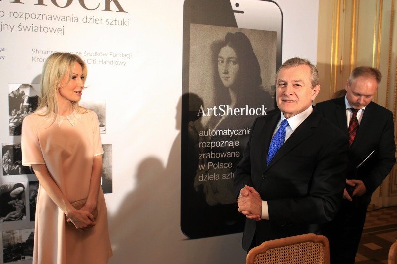 Magdalena Ogórek i minister kultury Piotr Gliński podczas prezentacji aplikacji mobilnej ArtSherlock.