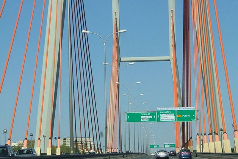 Warszawski Most Siekierkowski był wielokrotnie podawany jako przykład doskonałej architektury mostowej