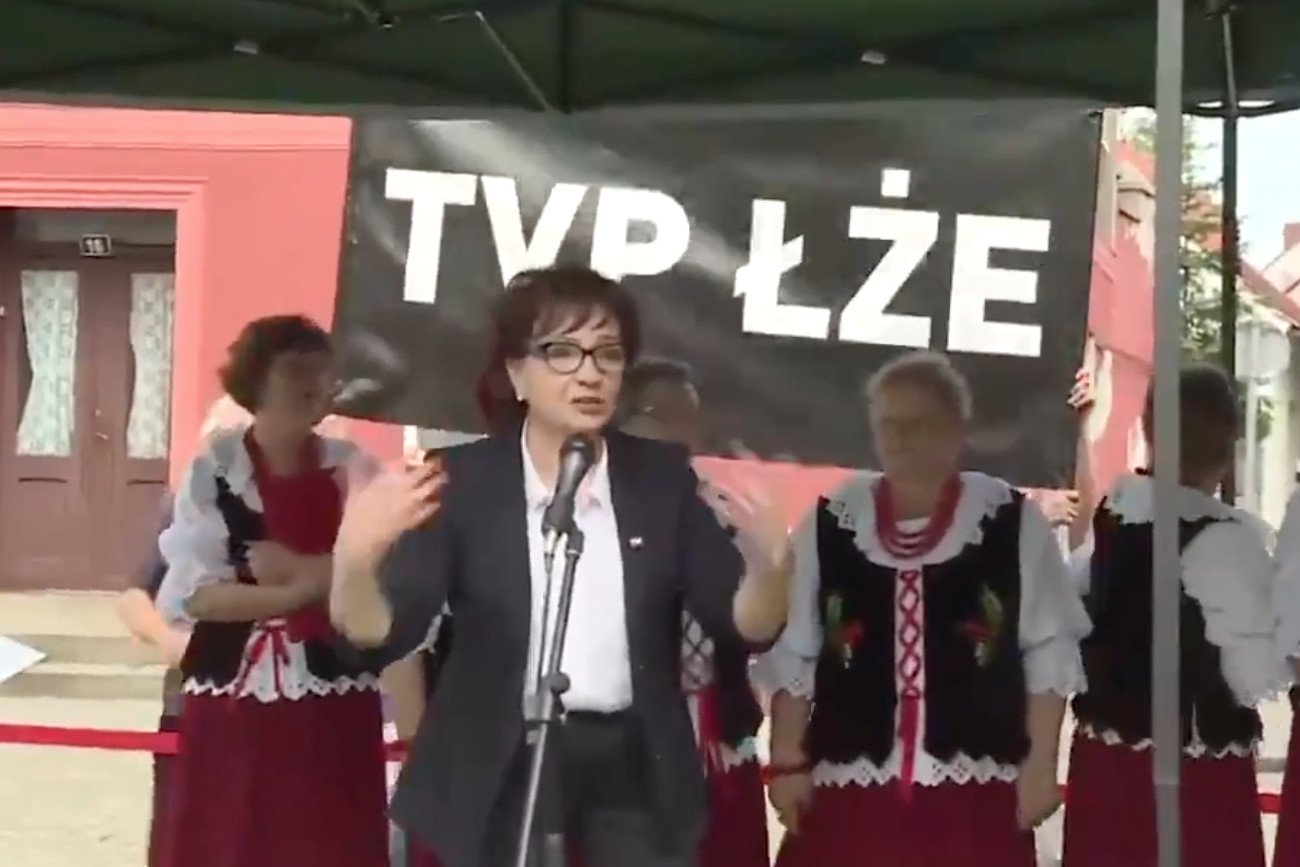 Elżbieta Witek w Otyniu krzyczała "Konstytucja". Ktoś zakłócił jej wystąpienie.