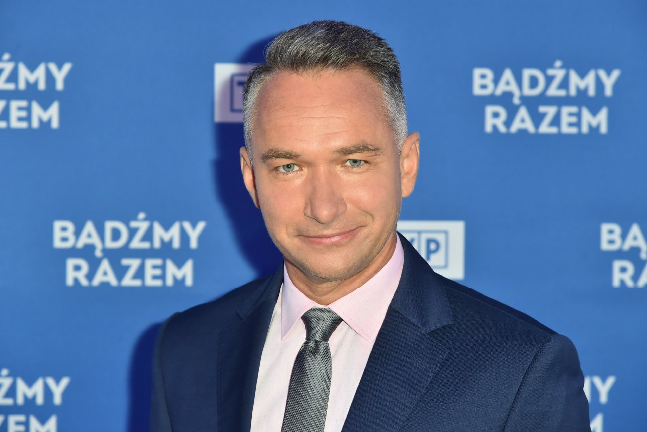 Prezenter TVP zdradził żonę i ma dziecko z kochanką. Wiara go uratowała