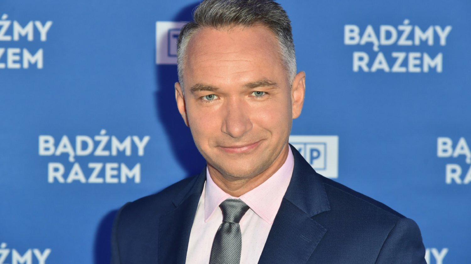 Prezenter TVP zdradził żonę i ma dziecko z kochanką. Wiara go uratowała