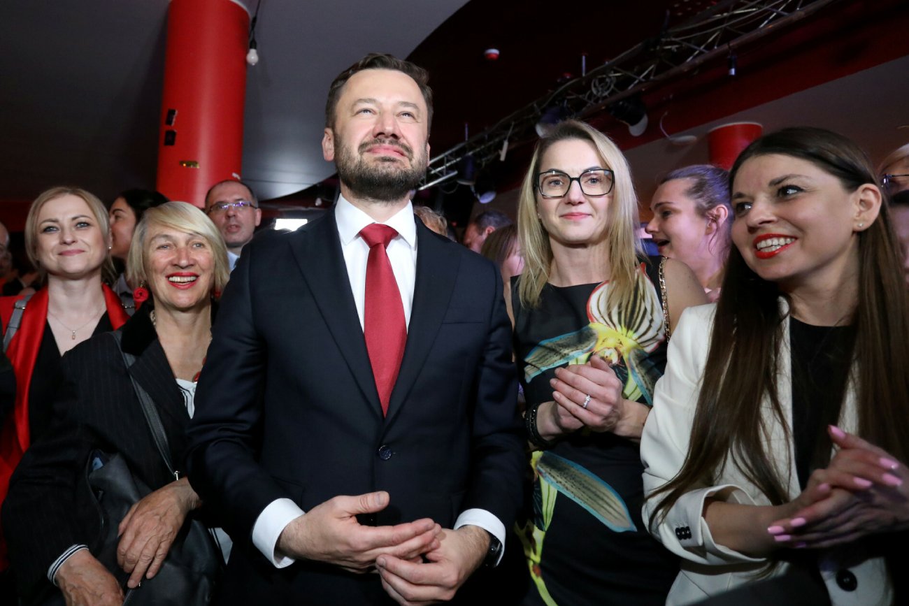 Aleksander Miszalski wygrywa 1 turę w Krakowie. Kim jest rywal Gibały?