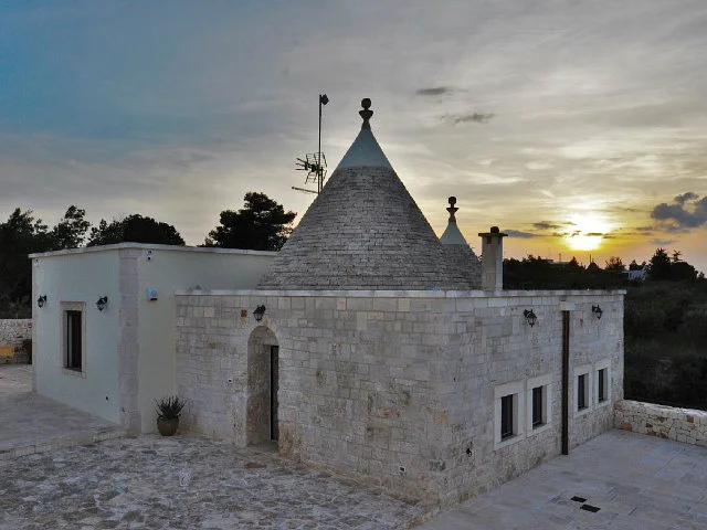 Trullo – tradycyjny budynek mieszkalny sprzed 500 lat, współczesnego bloku raczej nie przypomina