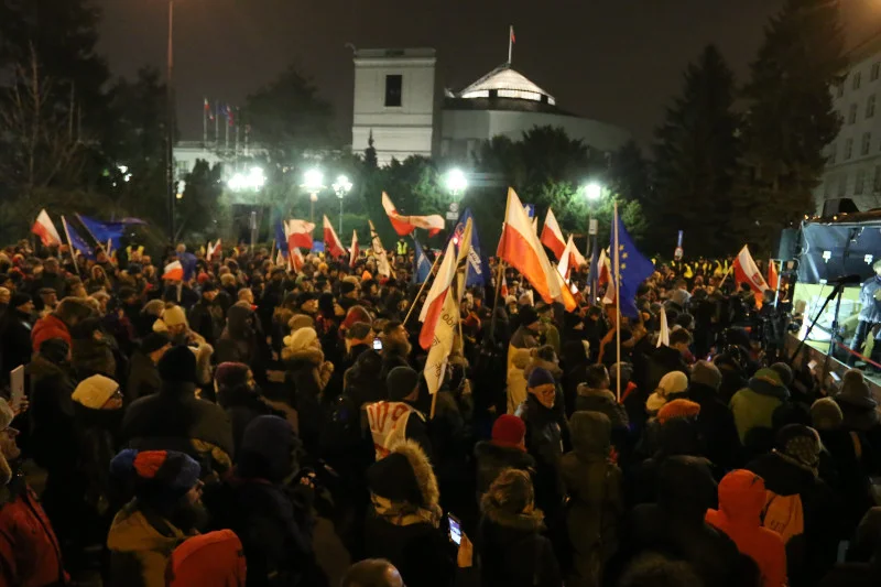 Jest pierwsza osoba, której postawiono zarzut po demonstracji przed Sejmem.